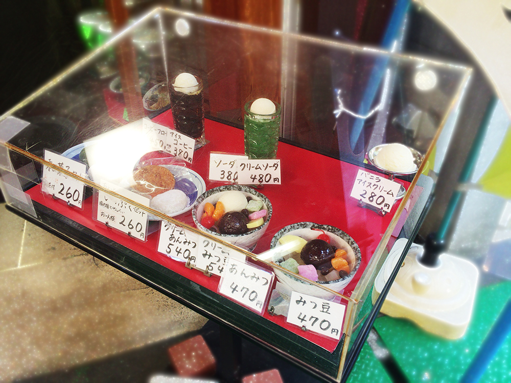 店内で和菓子やジュースをはじめ温かいお食事もございます。お気軽にお越しください!